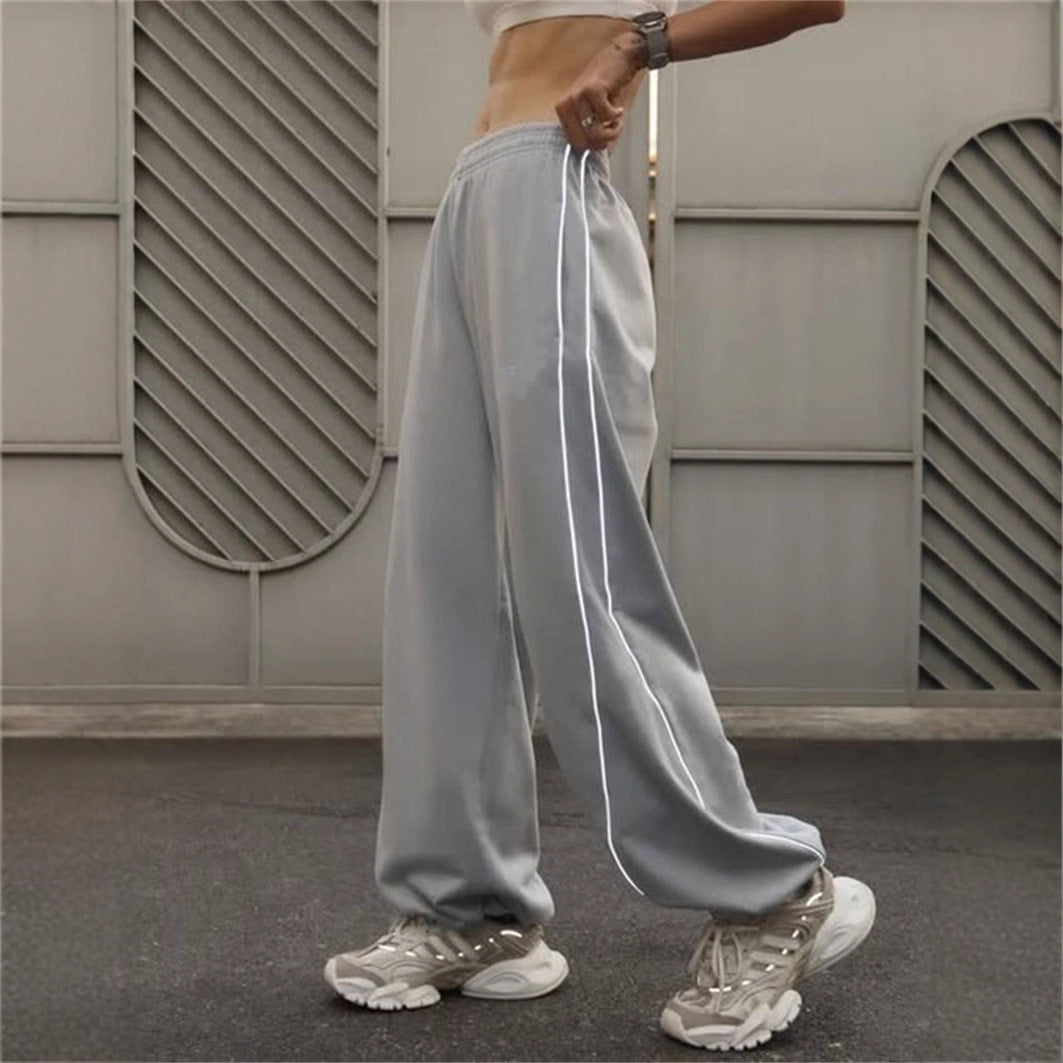Casual sports pants for women with side stripes and practical pockets Chic and Style