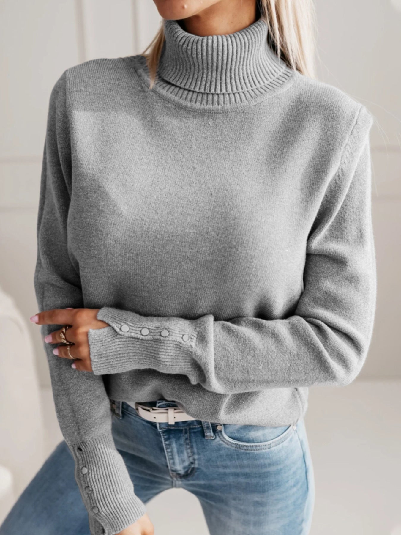Pull à col roulé élégant pour dames avec détails en boutons Chic und Stil