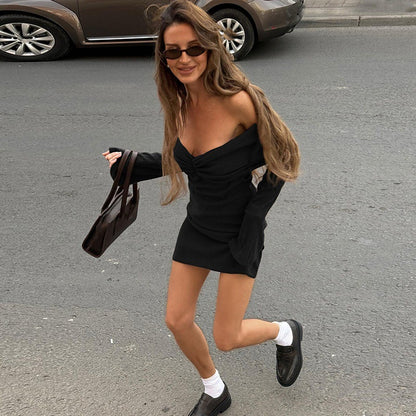 Robe minime ajustée pour femmes avec design sans épaule et fronces Chic und Stil