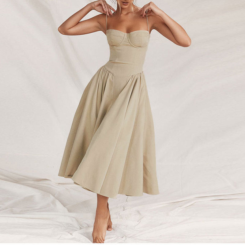Robe mi-longue pour femmes avec design sans bretelles et jupe plissée volumineuse Chic und Stil