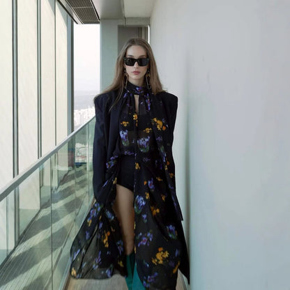 Robe maxi pour femme avec col montant élégant et design floral imprimé Chic und Stil
