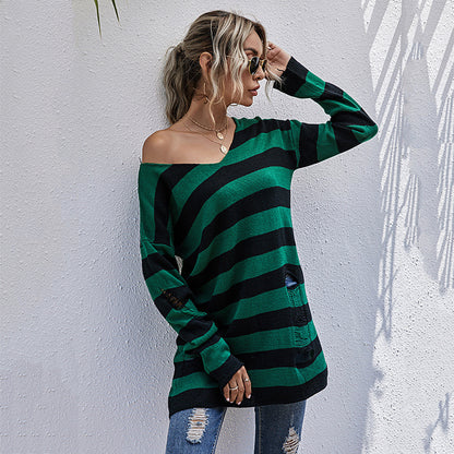 Pull décontracté pour femmes avec encolure asymétrique et design rayé Chic und Stil