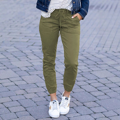 Comfortable cargo pants for women with elastic waist and practical pockets Chic and Style