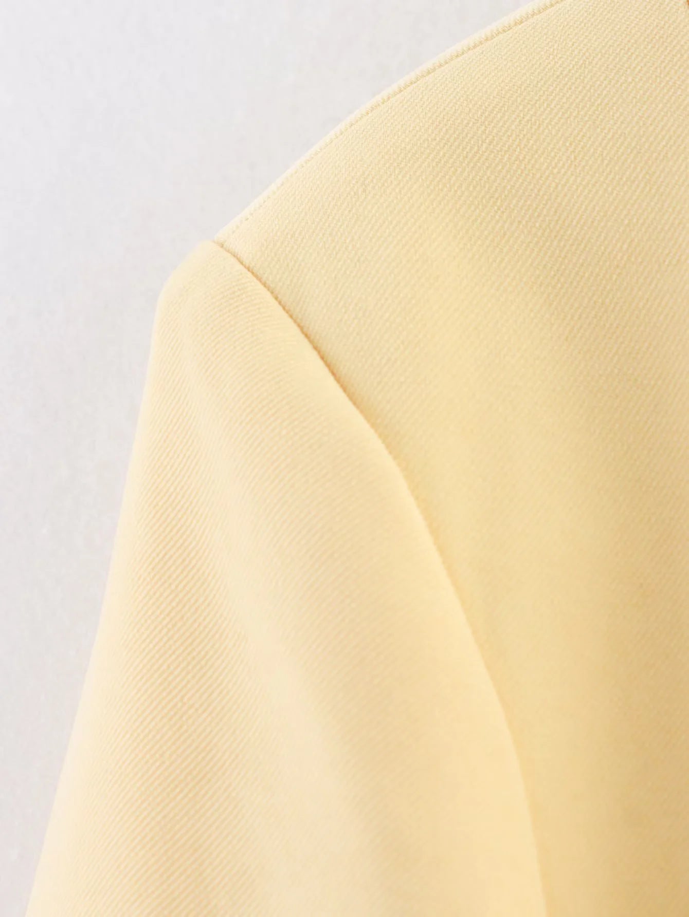 Ladies Elegant Blazer Jacket with Fine Button Details and Practical Pockets Chic and Style