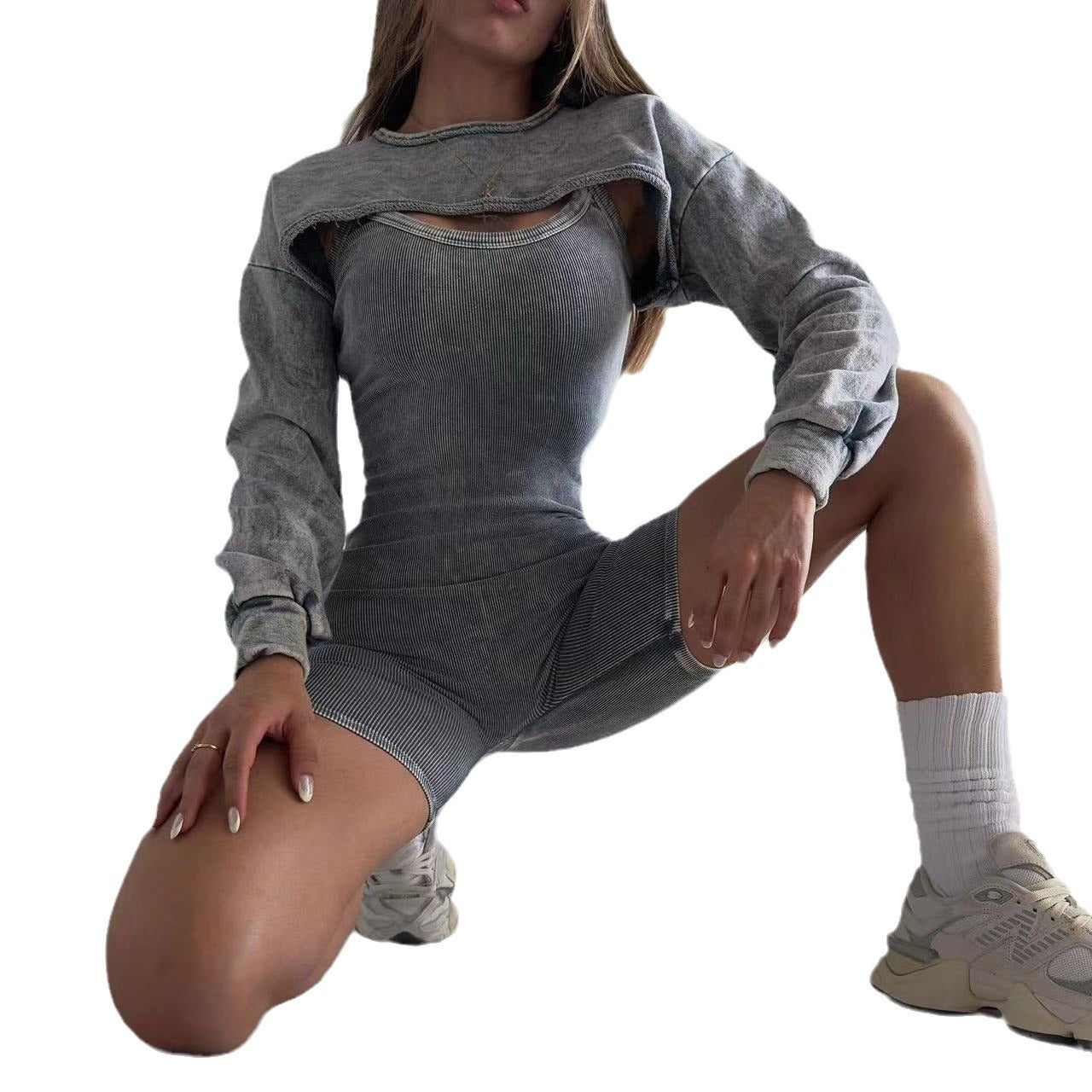 Robe de sweat ajustée pour femmes avec manches longues et découpe Chic und Stil