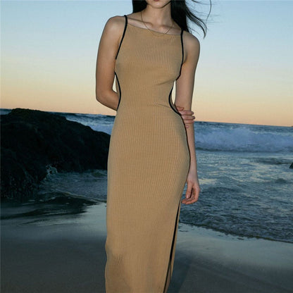 Robe maxi lente pour femmes avec de fines bretelles spaghetti et des détails contrastés Chic und Stil