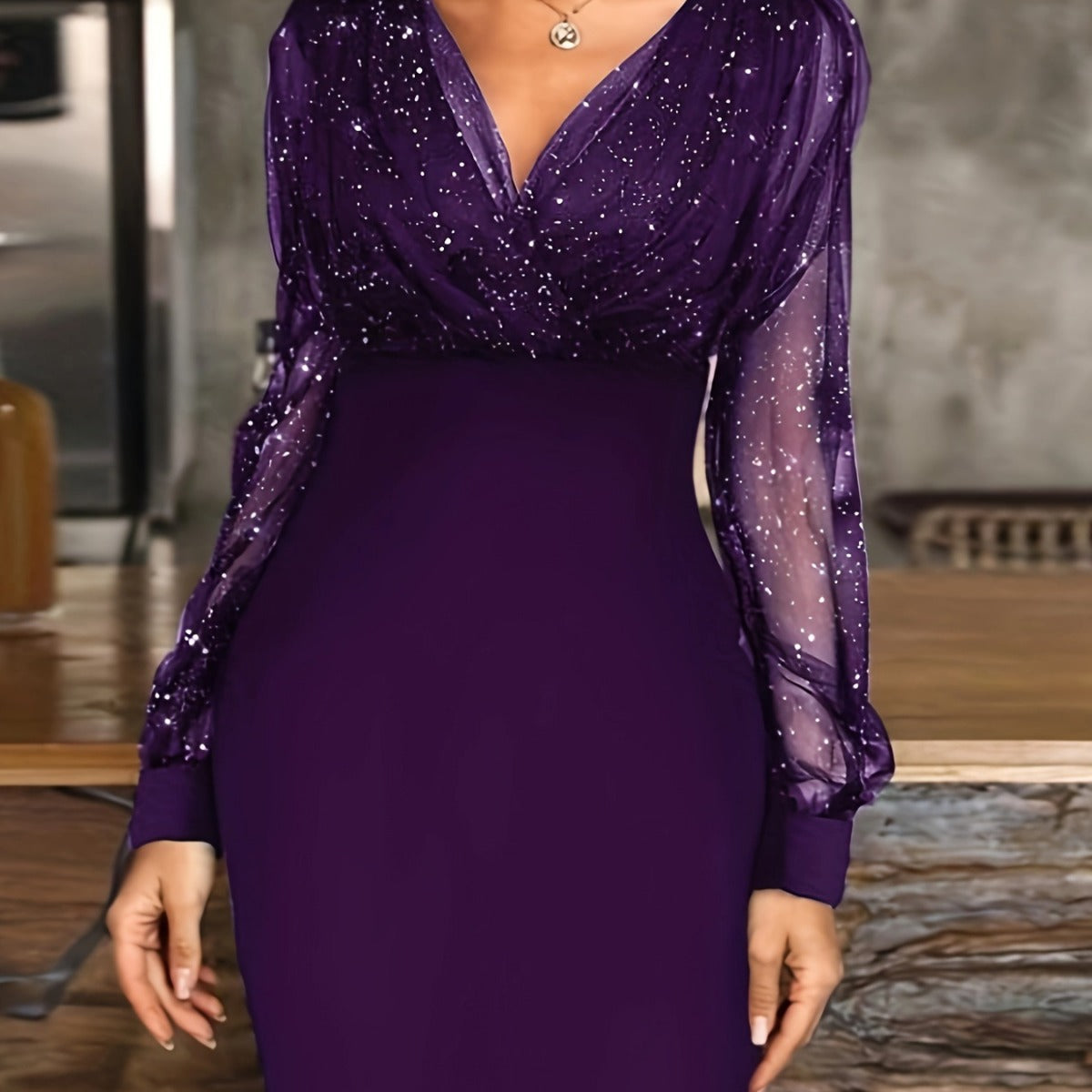 Robe de cocktail scintillante pour femmes avec des manches transparentes Chic und Stil