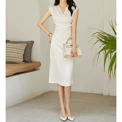 Robe midi élégante pour femme avec un décolleté unique Chic und Stil