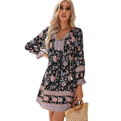 Dames Robe à fleurs ludique avec manches volantées et décolleté en V Chic und Stil