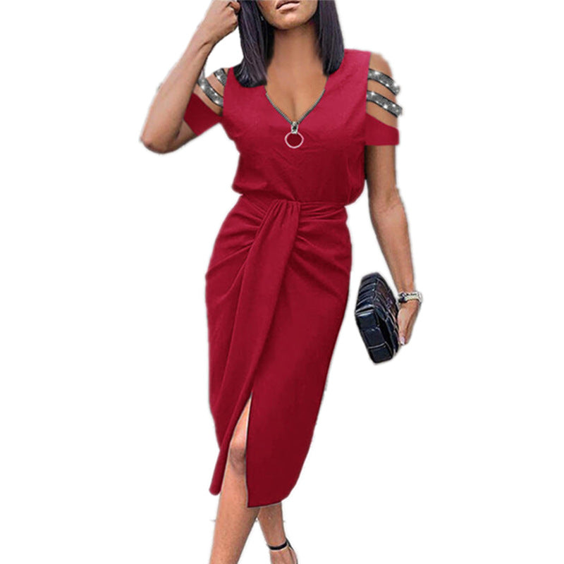 Dames Robe portefeuille élégante avec des détails découpés à la mode et des ornements brillants Chic und Stil