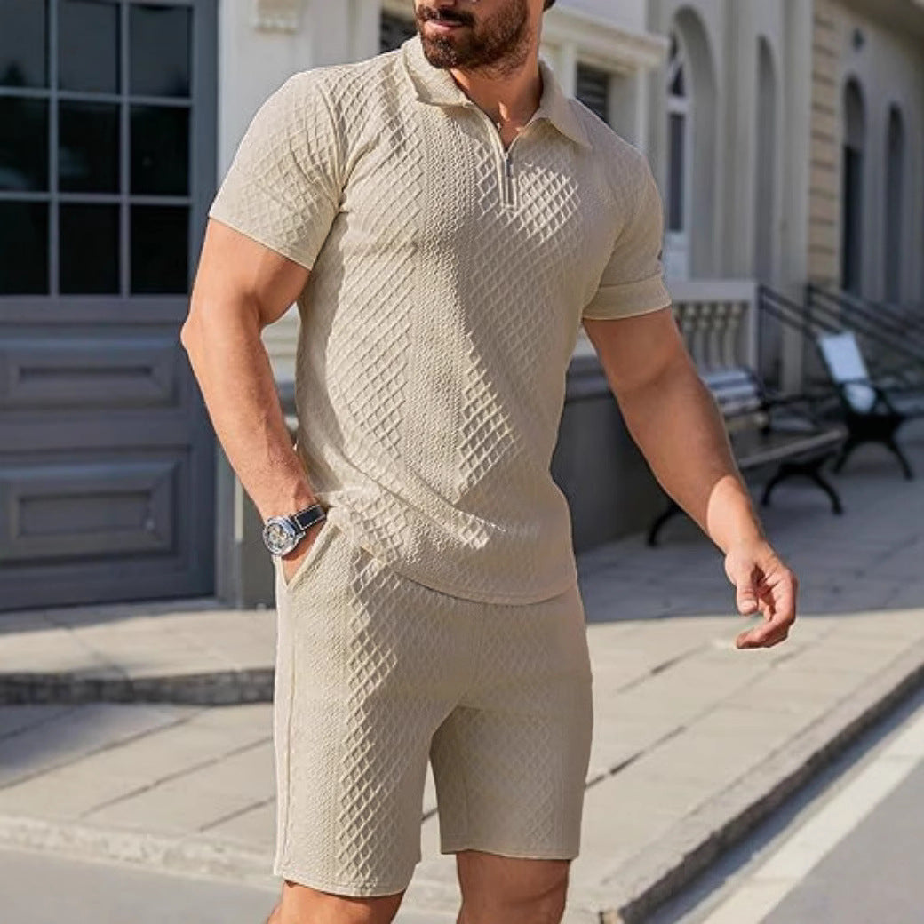 Chemise polo courte pour hommes à la mode avec design en structure imprégné et shorts assortis Chic und Stil