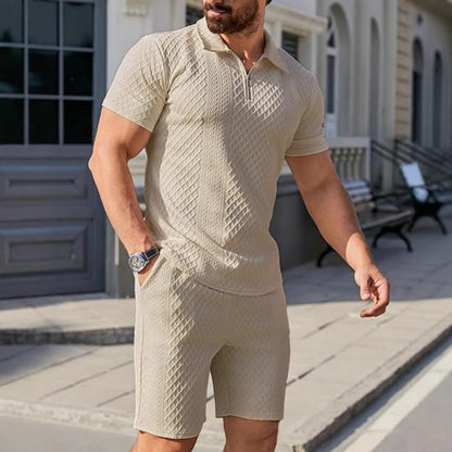 Chemise polo courte pour hommes à la mode avec design en structure imprégné et shorts assortis Chic und Stil