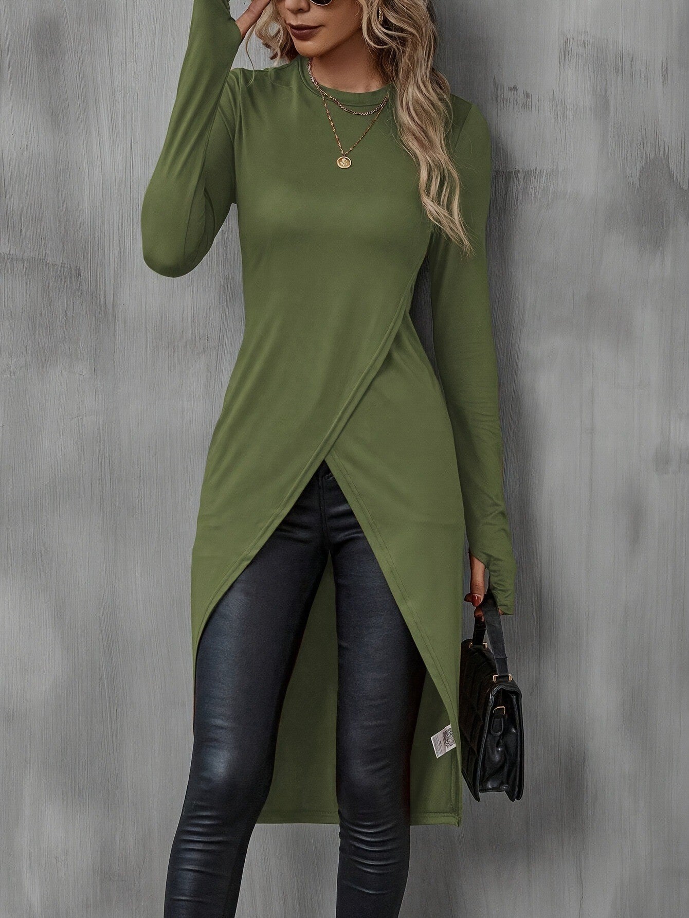 Asymmetrical long t-shirt for women with an elegant draped effect Chic und Stil