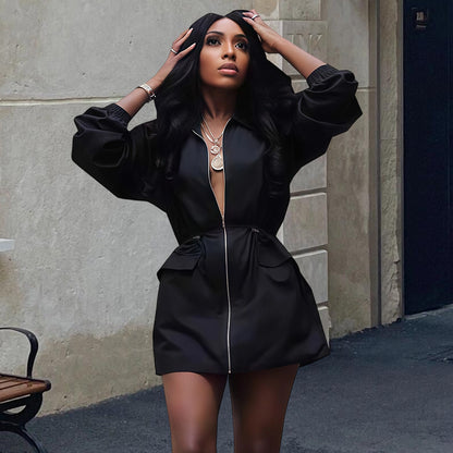 Combinaison utilitaire pour femmes avec une coupe élégante et des poches pratiques Chic und Stil