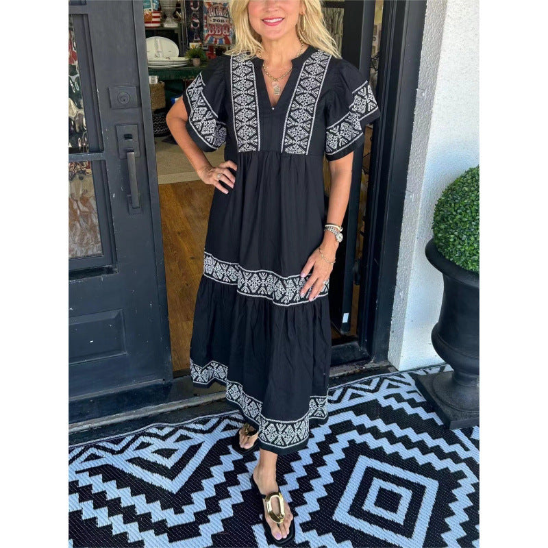Robe maxi femme avec des détails de broderie raffinés et une coupe évasée Chic und Stil