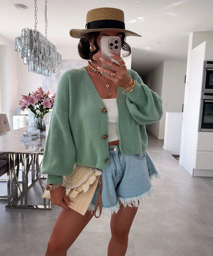 Dames cardigan avec des manches volumineuses et des boutons en bois de haute qualité Chic und Stil