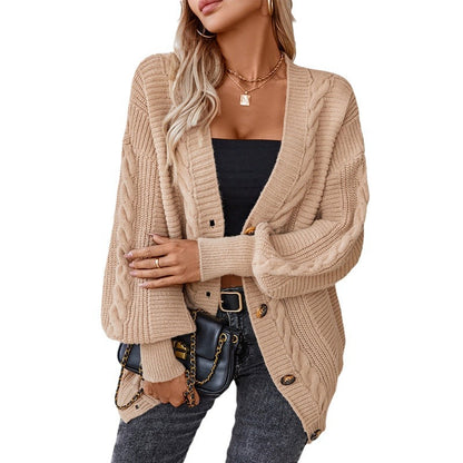 Veste en tricot pour femmes avec design en torsades et détails en boutons dorés Chic und Stil