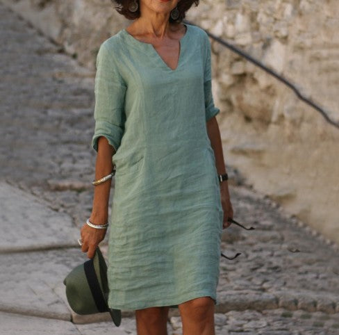 Robe en lin pour femmes avec coupe décontractée et élégant décolleté en V Chic und Stil