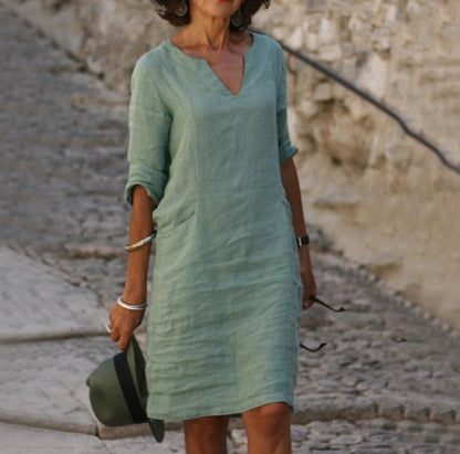 Robe en lin pour femmes avec coupe décontractée et élégant décolleté en V Chic und Stil