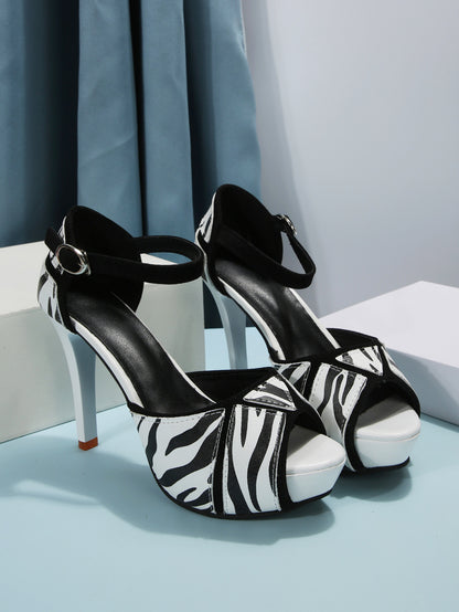 Sandales ouvertes pour femmes avec un design en paillettes glamour et un élégant talon bloc Chic und Stil