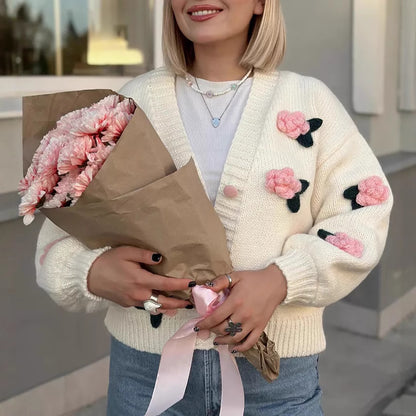 Dames cardigan avec des applications florales et des manches volumineuses Chic und Stil