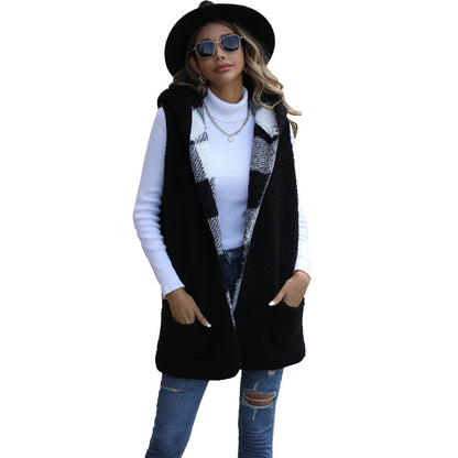 Dames gilet en polaire avec capuche et motif à carreaux Chic und Stil