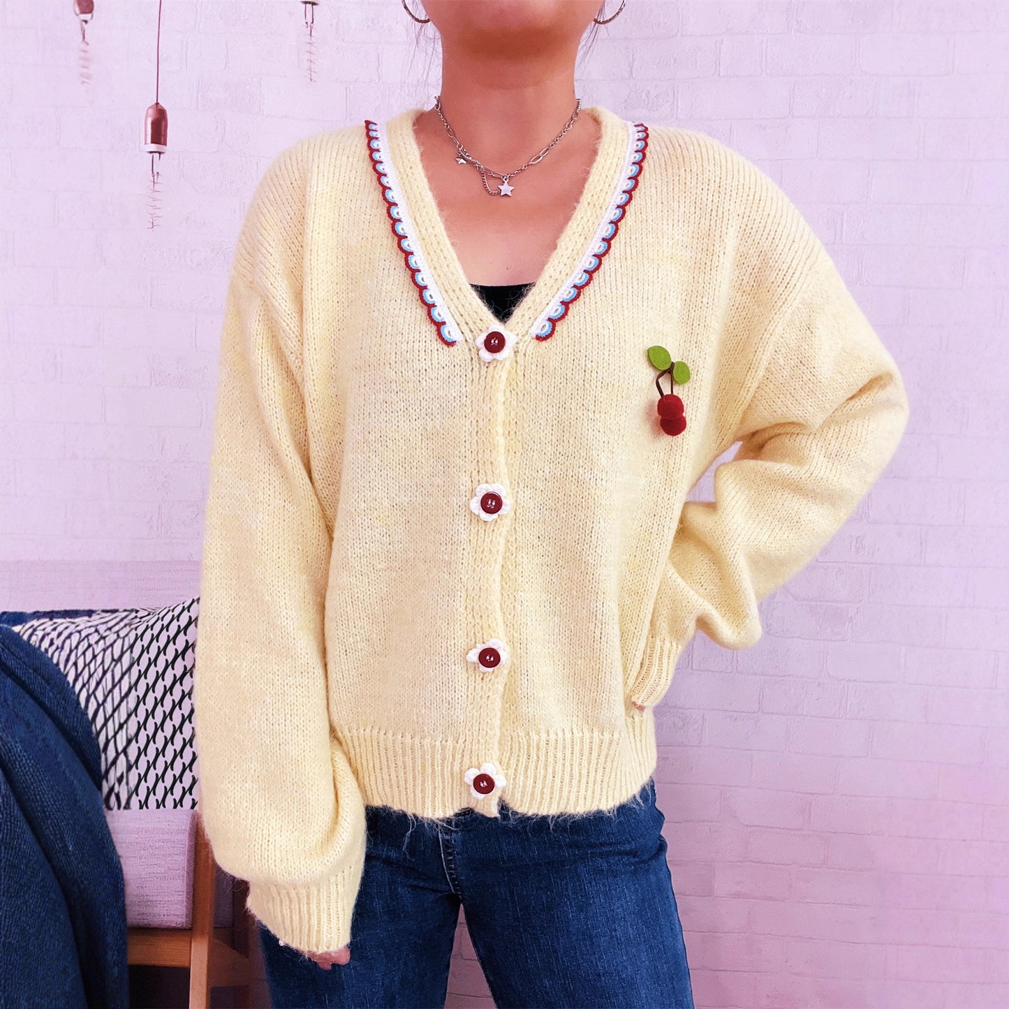 Women's playful vest with colorful button design and great comfort. Chic and stylish.