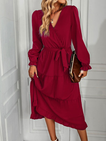Robe portefeuille élégante pour femmes avec détails en volants et ceinture à la taille Chic und Stil