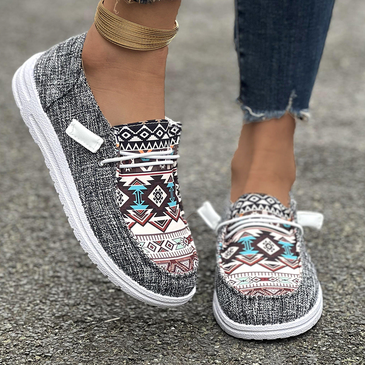 Baskets slip-on décontractées pour femmes avec un motif ethnique tendance Chic und Stil