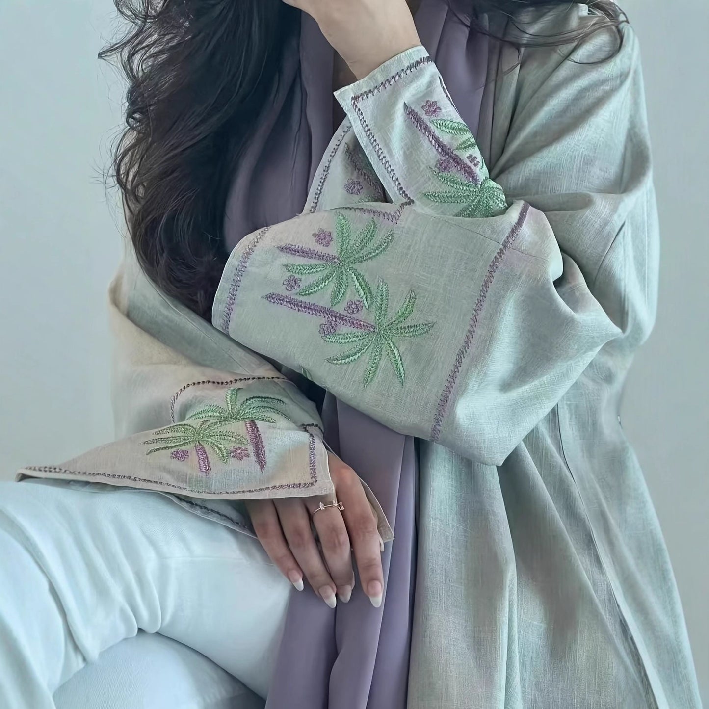 Dames élégante veste Kaftan avec des détails de broderie élaborés Chic und Stil