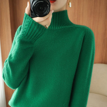 Pull élégant pour femmes avec col haut et fine structure Chic und Stil