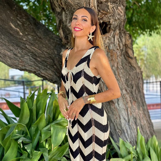 Robe maxi pour dames avec un élégant motif en zigzag et un laçage raffiné Chic und Stil