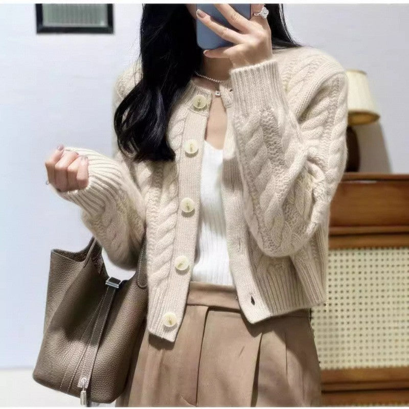 Dames gilet en tricot épais avec boutons décoratifs et motif en tresses spécial Chic und Stil