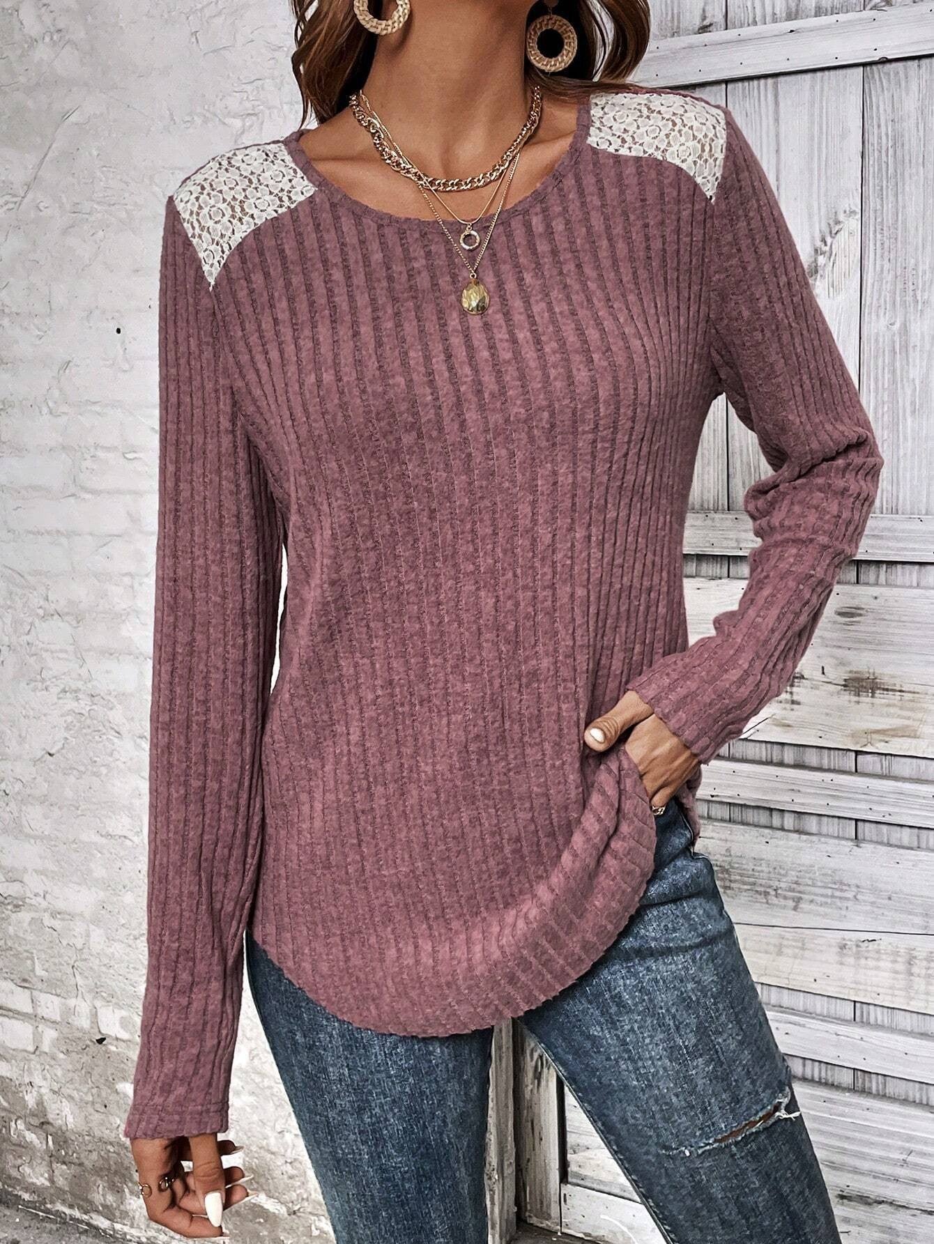 Pull femme en tricot côtelé avec dentelle Chic und Stil