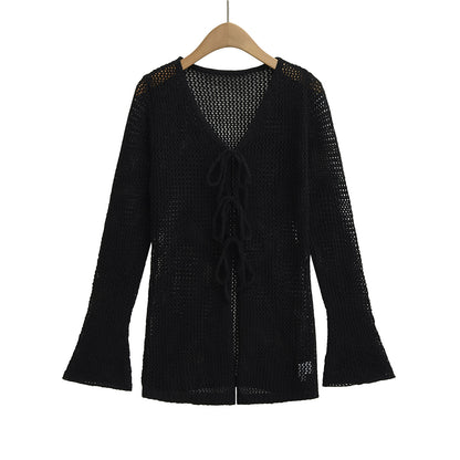 Pull en maille pour femmes avec décolleté en V et lacets Chic und Stil