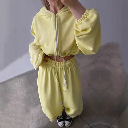 Casual women's hoodie set with wide pants Chic and Style