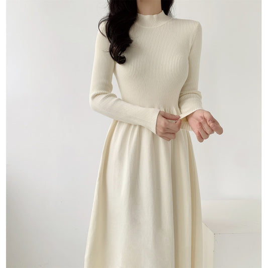 Robe tricotée élégante pour femmes avec col haut et jupe fluide Chic und Stil