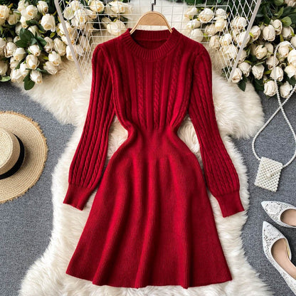 Robe en tricot pour femmes avec motif en relief et coupe cintrée Chic und Stil