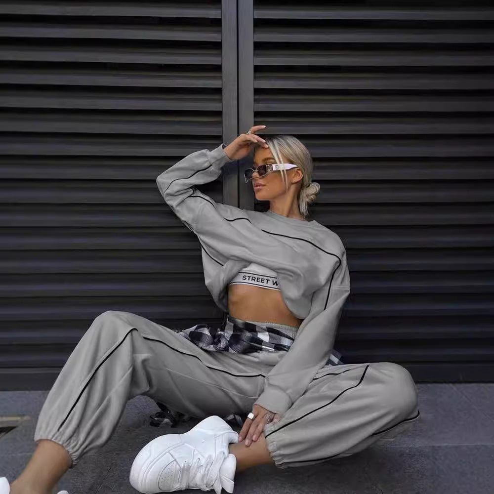 Urban sporty loungewear set for women with cropped sweatshirt and elastic pants Chic and Style