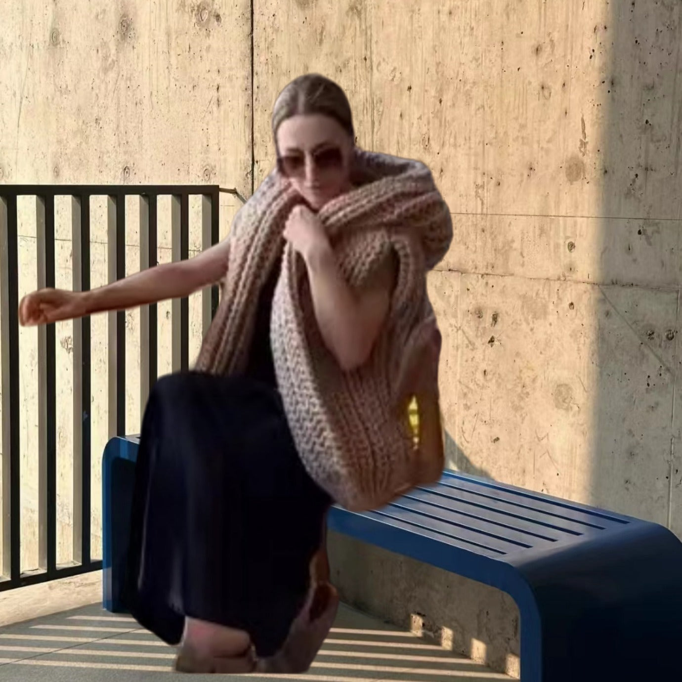 Dames gros tricot hoodie-jacket avec coupe oversized et col profond Chic und Stil