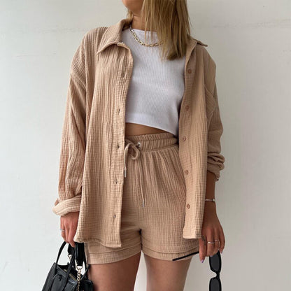 Dames Haut décontracté et ensemble de shorts en matériau léger Chic und Stil