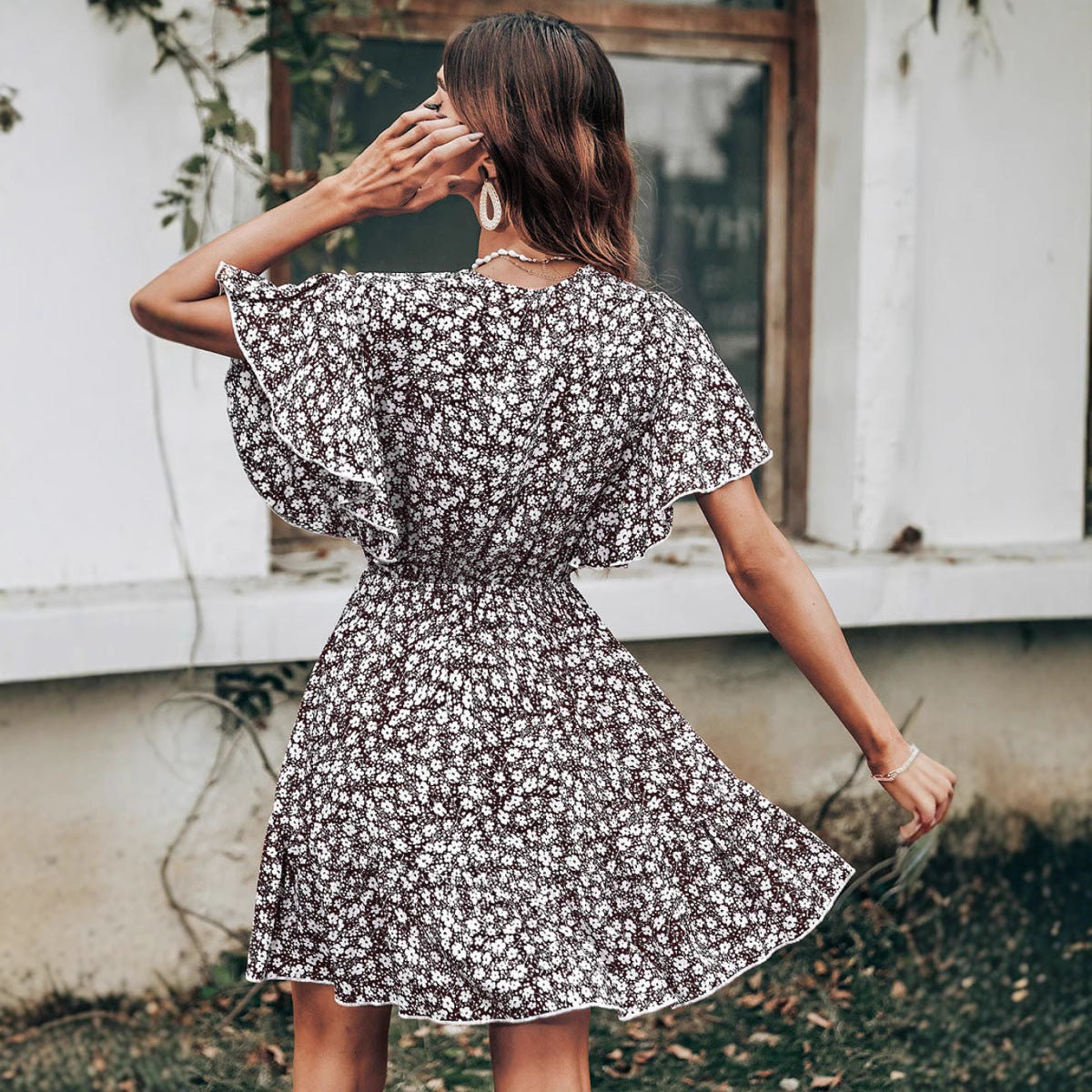 Dames Robe Twirl à manches flottantes fleuries Chic und Stil