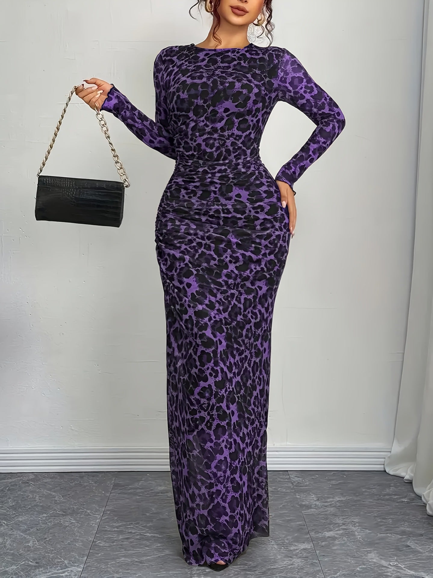 Robe maxi pour femmes avec motif léopard et coupe flatteuse Chic und Stil
