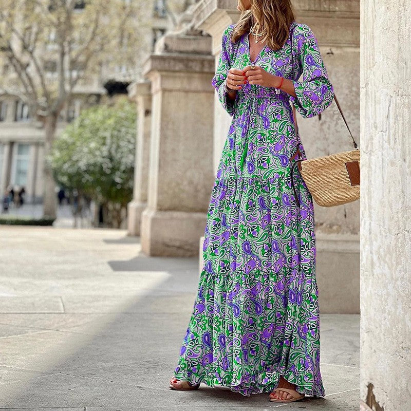 Robe maxi pour femmes avec un délicat motif cachemire et une élégante patte de boutonnage Chic und Stil