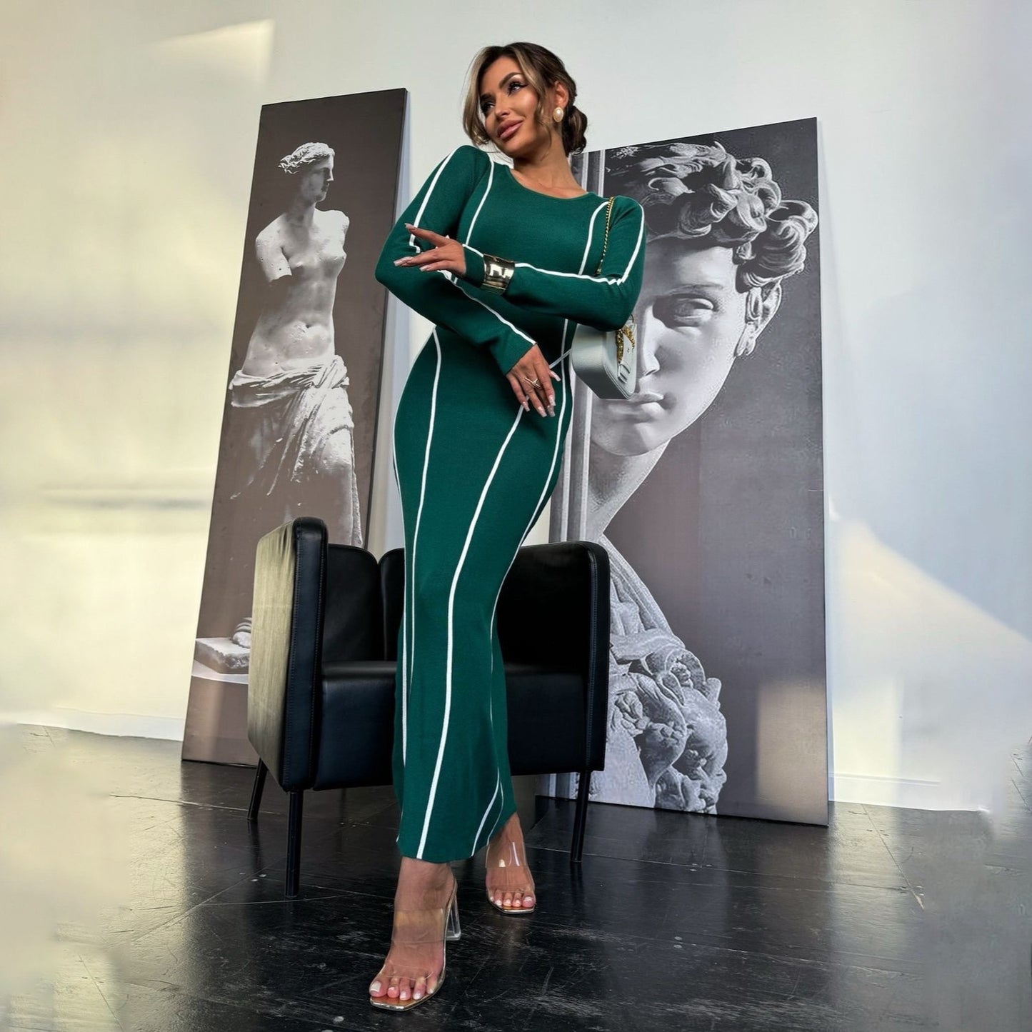 Robe en tricot ajustée pour femme avec des lignes contrastées Chic und Stil