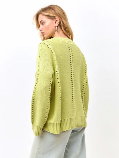 Pull en tricot surdimensionné pour femmes avec une structure aérienne et des détails particuliers Chic und Stil