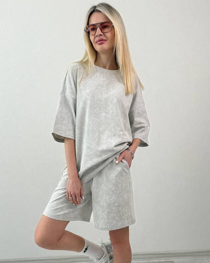Dames ensemble décontracté à manches courtes en matériau doux avec shorts confortables Chic und Stil