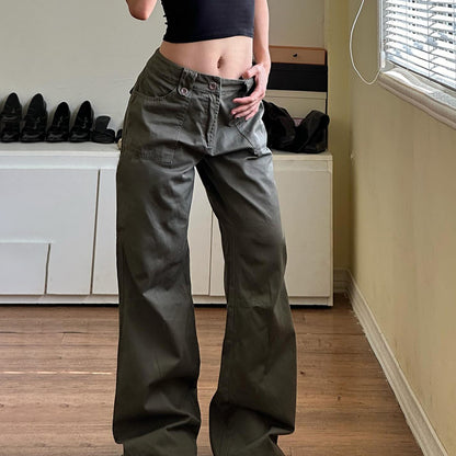 Loose cargo pants for women with practical pockets and tailored fit Chic and Style