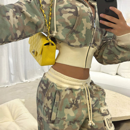 Chic and Style women's camouflage hoodie and jogging pants set