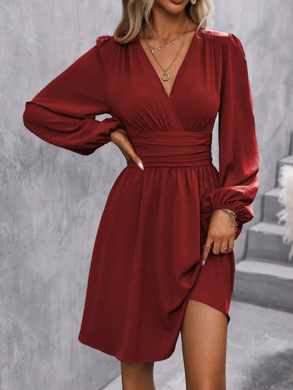 Robe portefeuille moderne pour dames avec des manches bouffantes décontractées et une ceinture à la taille Chic und Stil